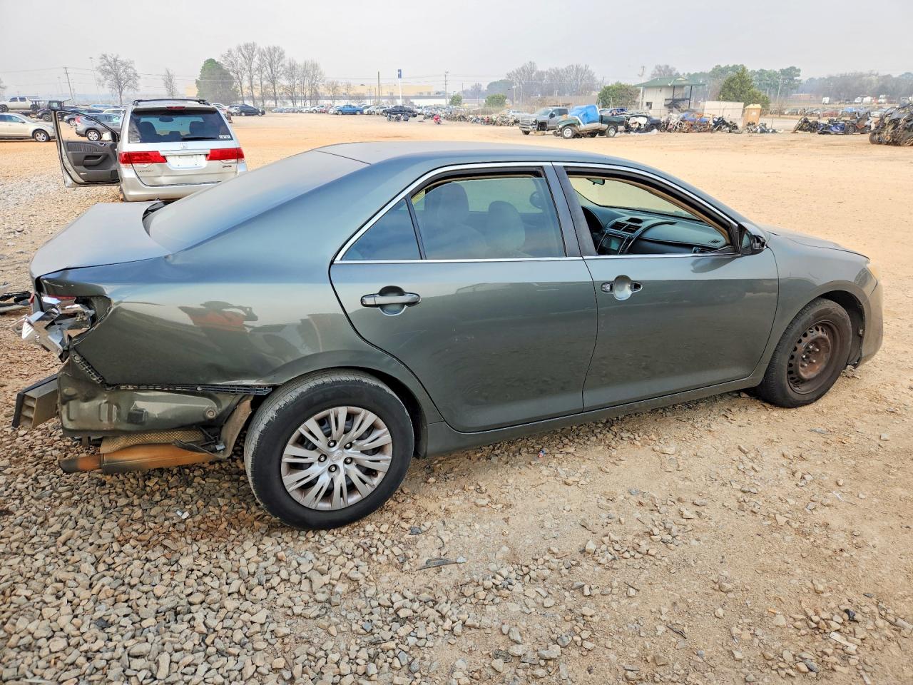 2013 TOYOTA CAMRY BASE photo 3