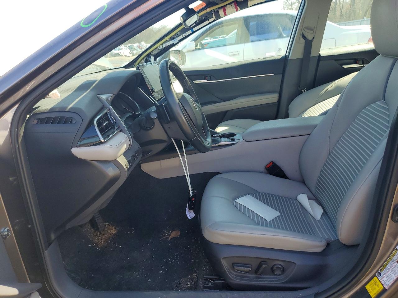 2022 TOYOTA CAMRY photo 7