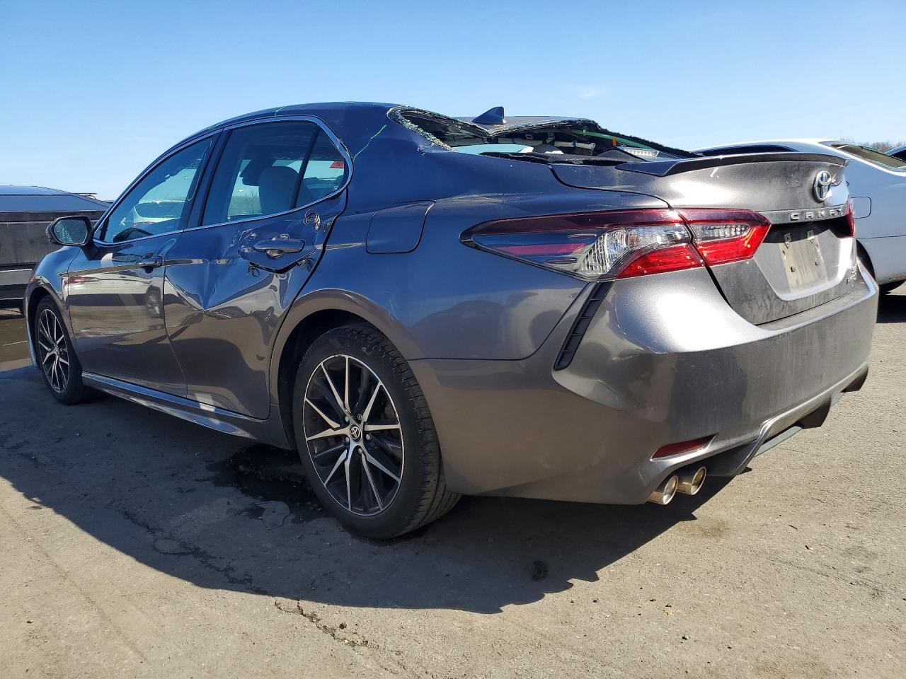2022 TOYOTA CAMRY photo 2
