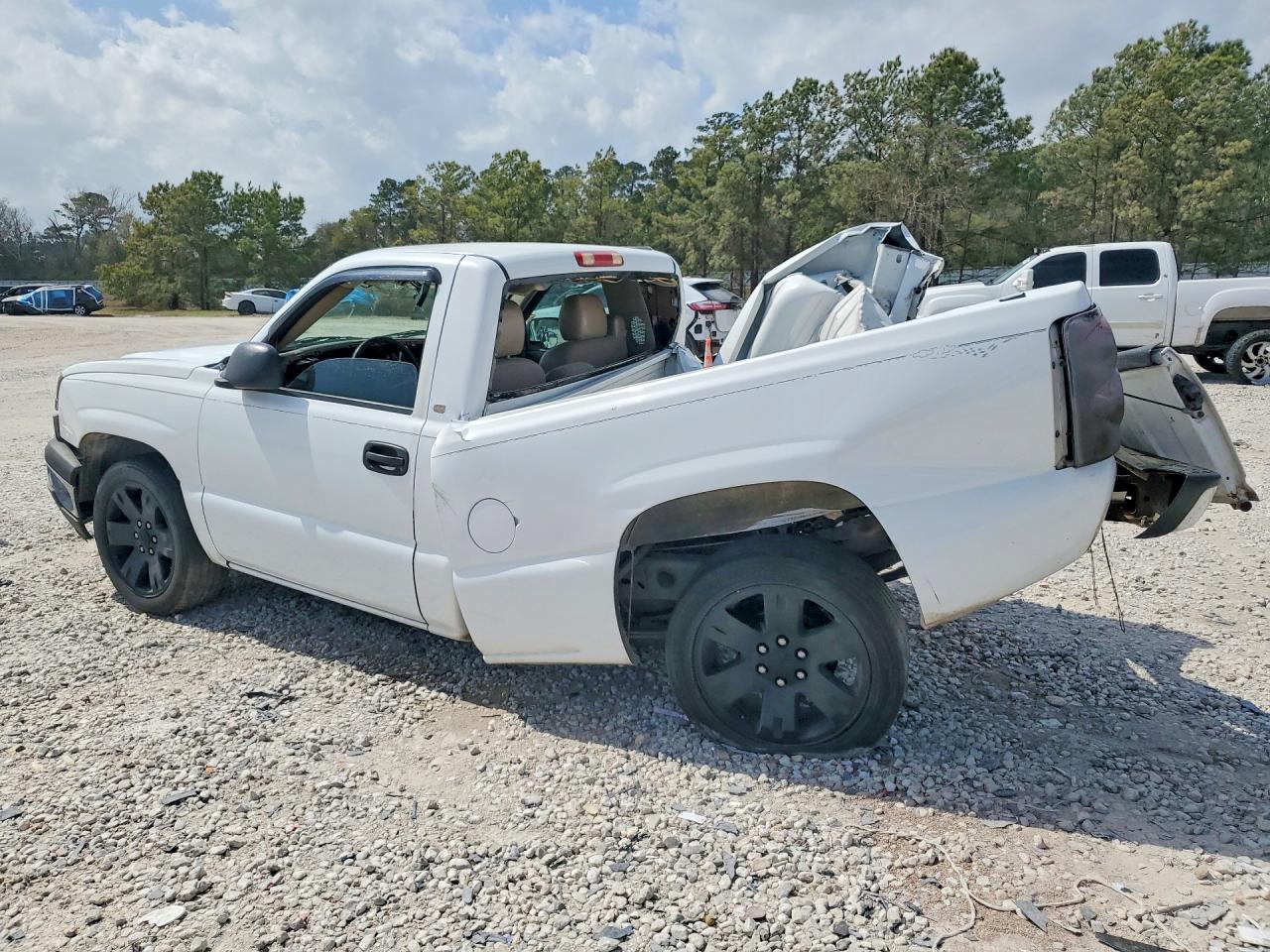2005 CHEVROLET SILVERADO C1500 photo 2