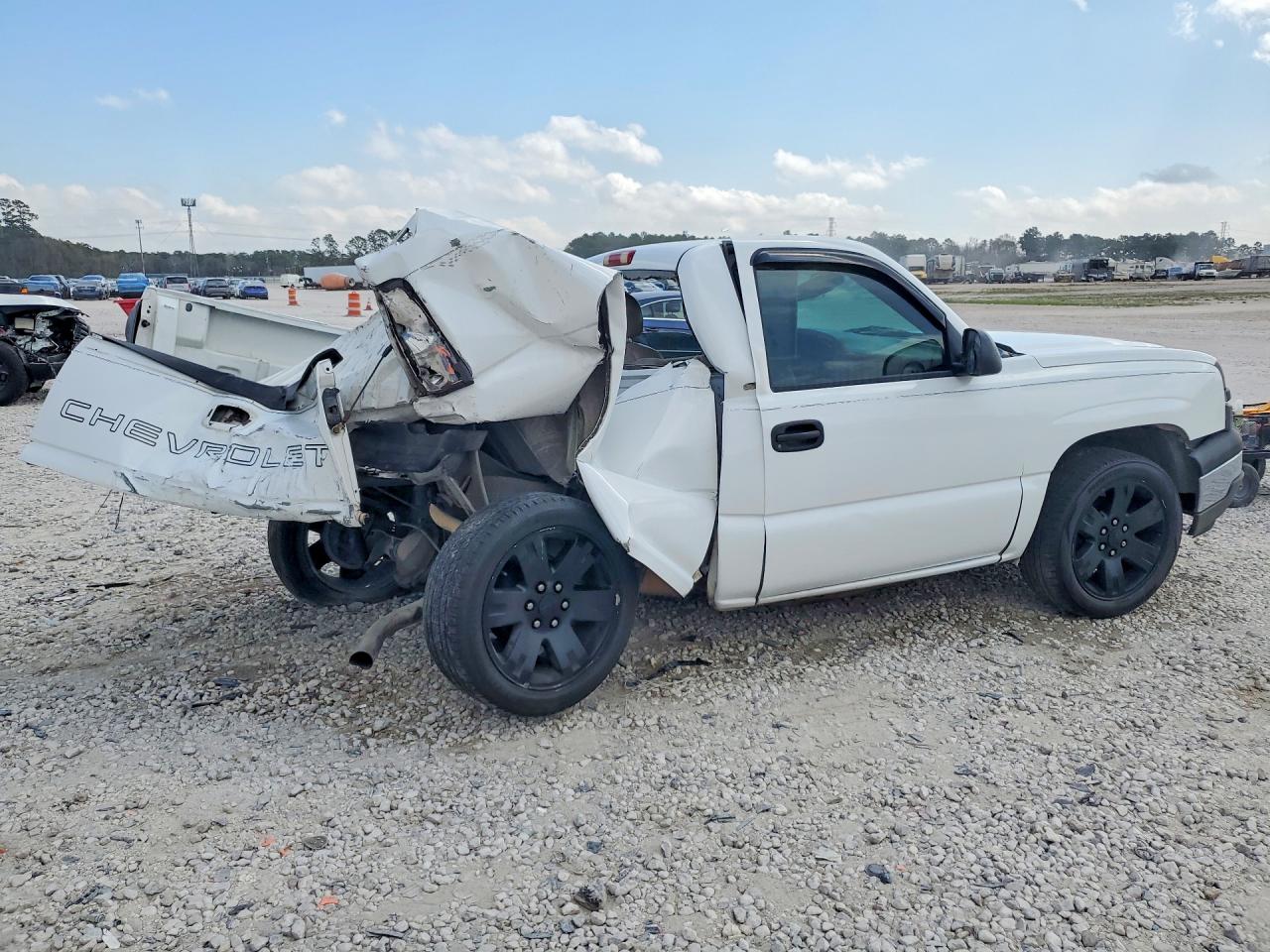 2005 CHEVROLET SILVERADO C1500 photo 3