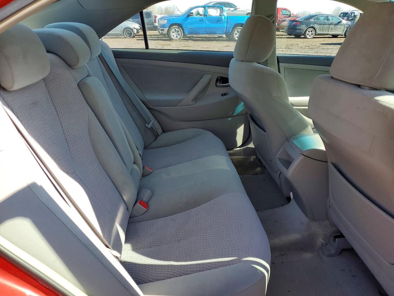 2011 TOYOTA CAMRY LE photo 19