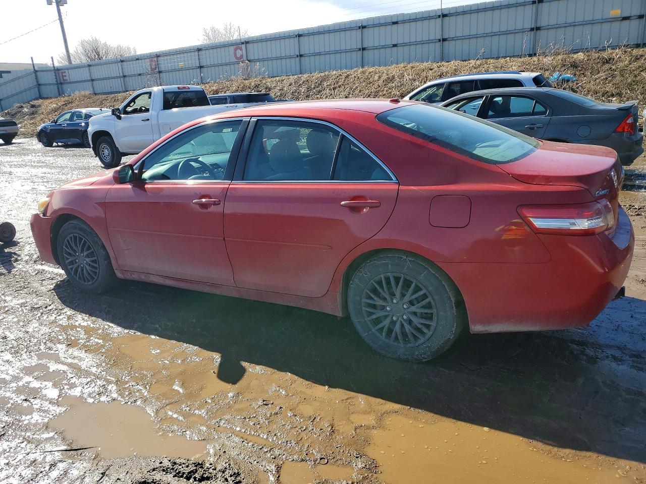 2011 TOYOTA CAMRY LE photo 3