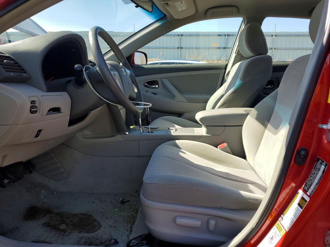 2011 TOYOTA CAMRY LE photo 13