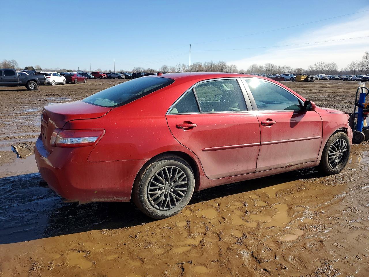2011 TOYOTA CAMRY LE photo 5