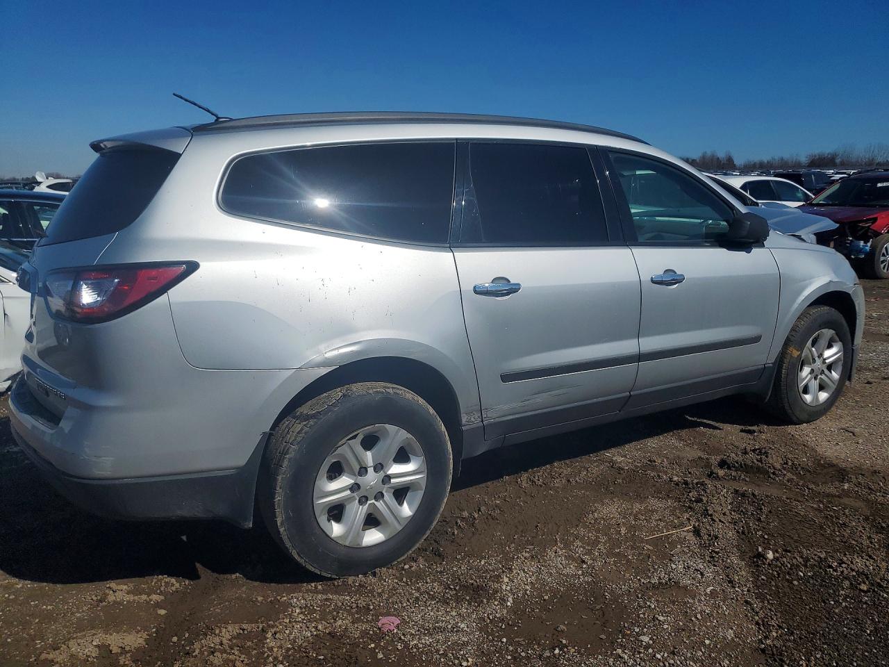 2014 CHEVROLET TRAVERSE LS photo 5