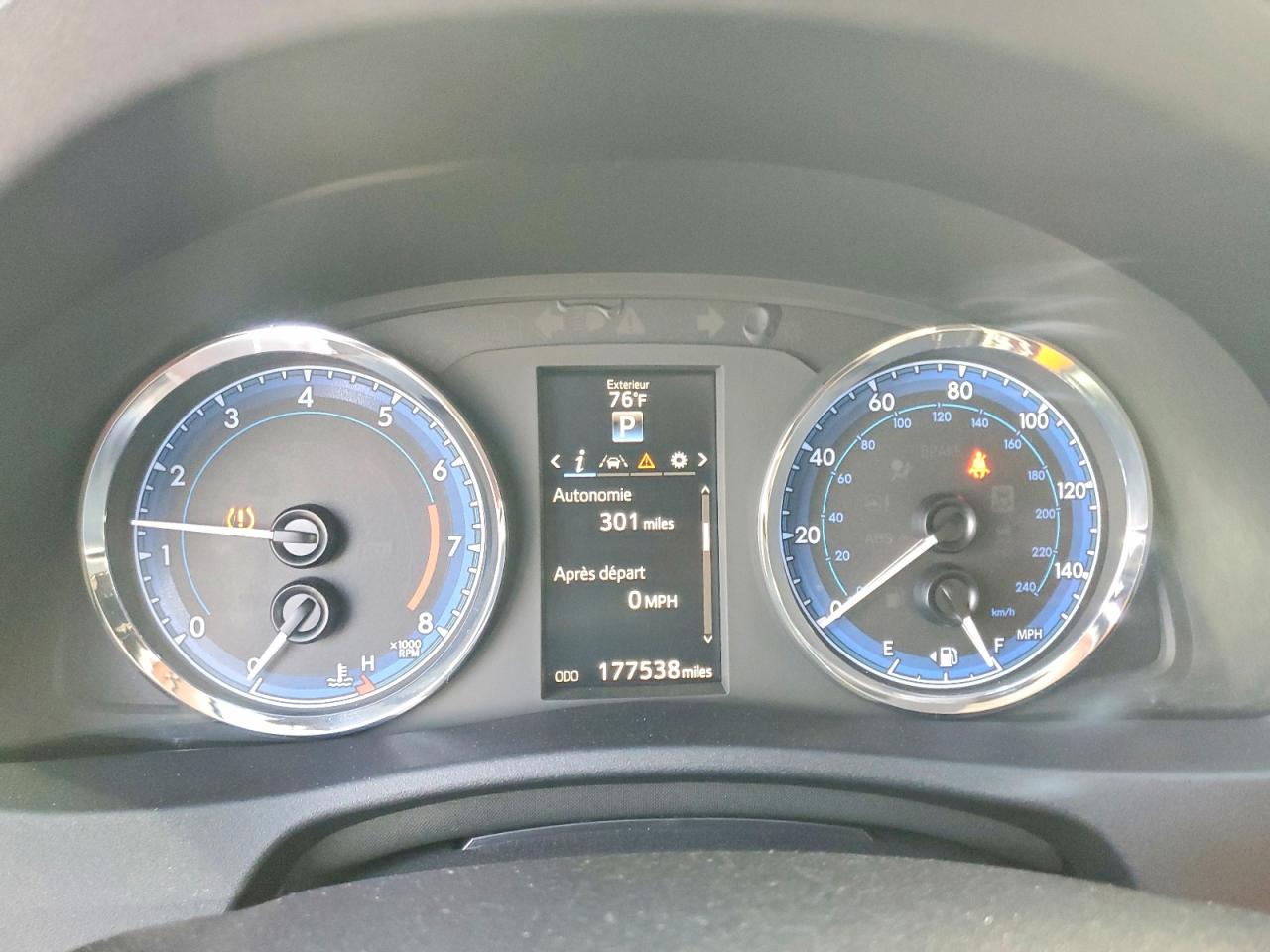 2017 TOYOTA COROLLA SE photo 9