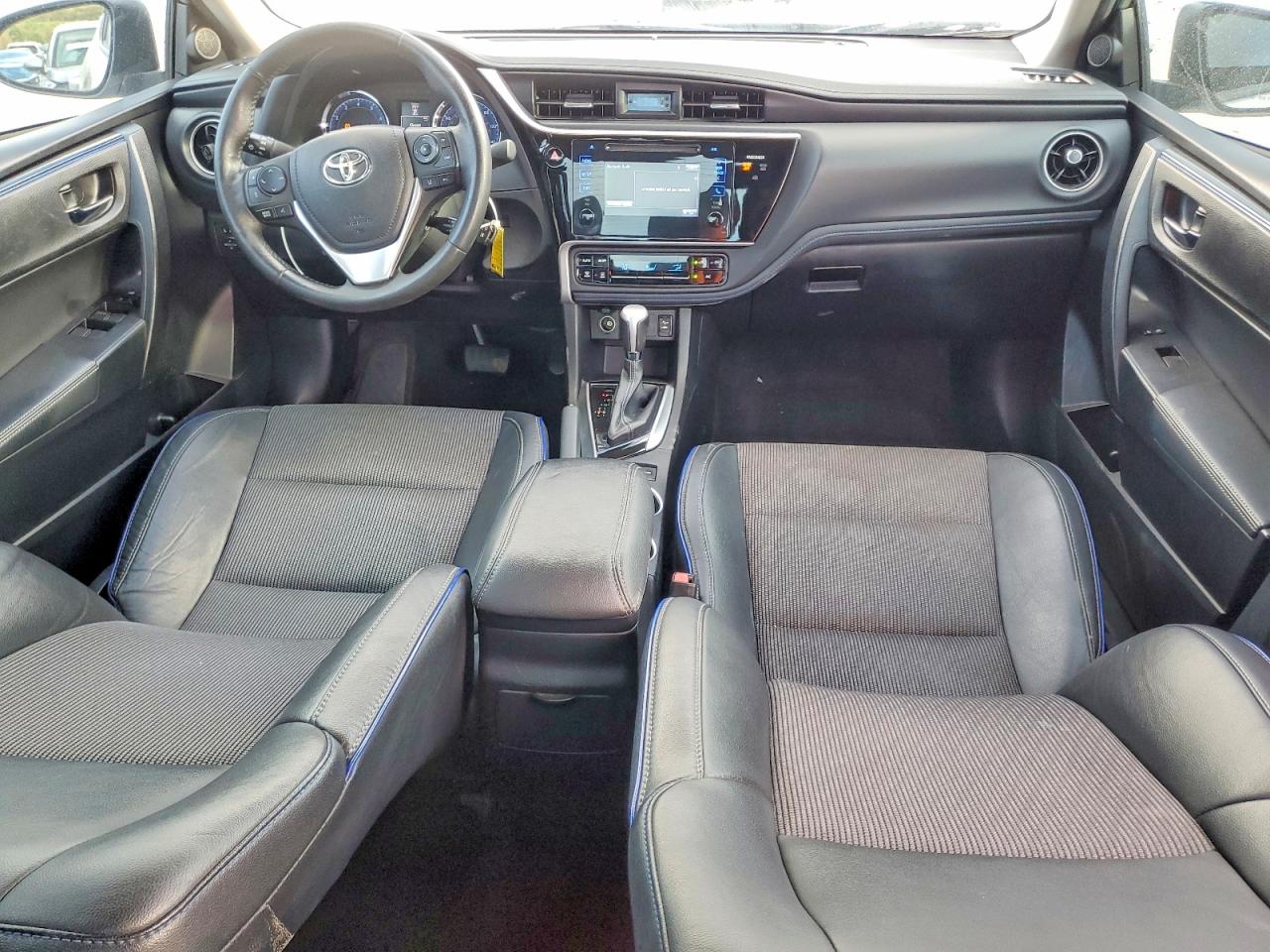 2017 TOYOTA COROLLA SE photo 8