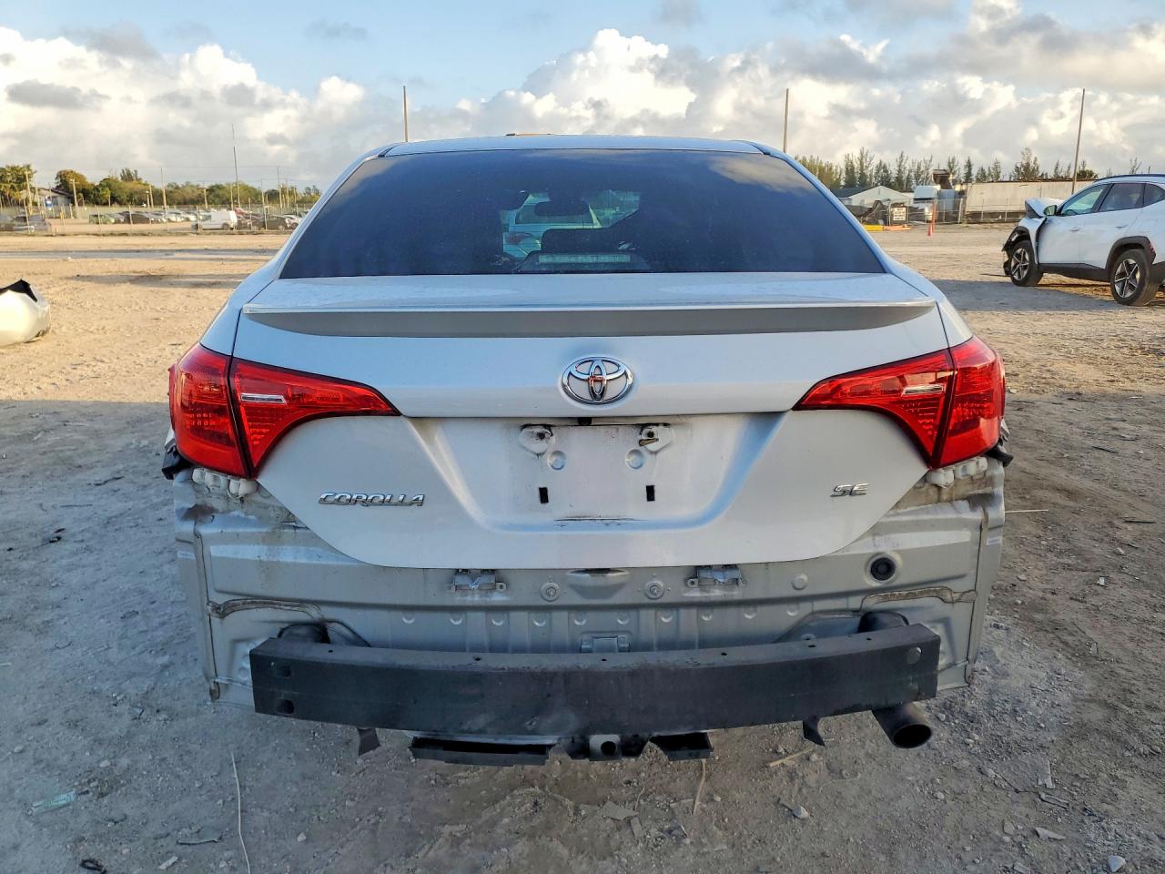 2017 TOYOTA COROLLA SE photo 6