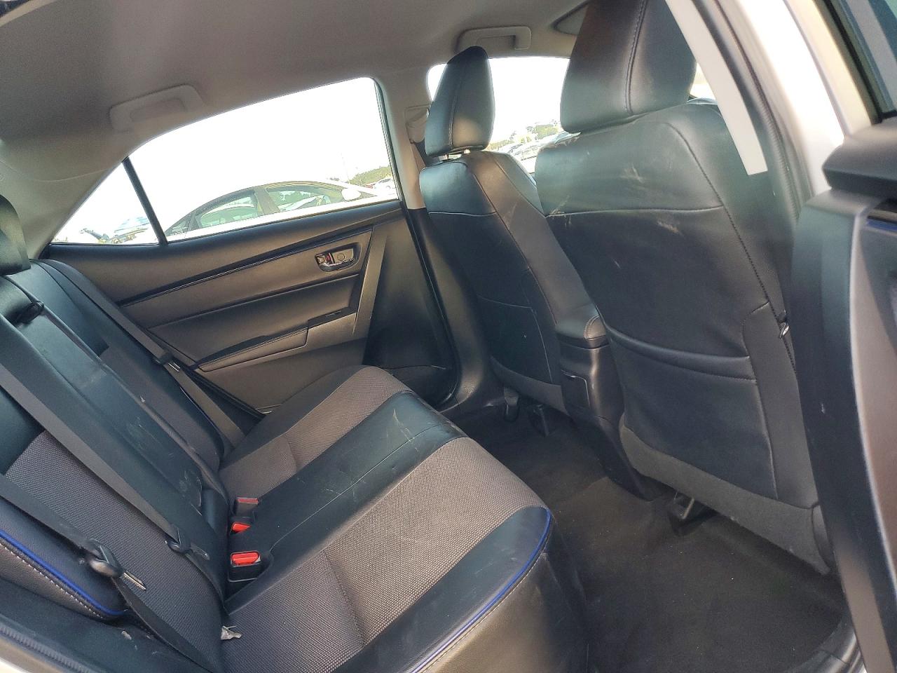 2017 TOYOTA COROLLA SE photo 10
