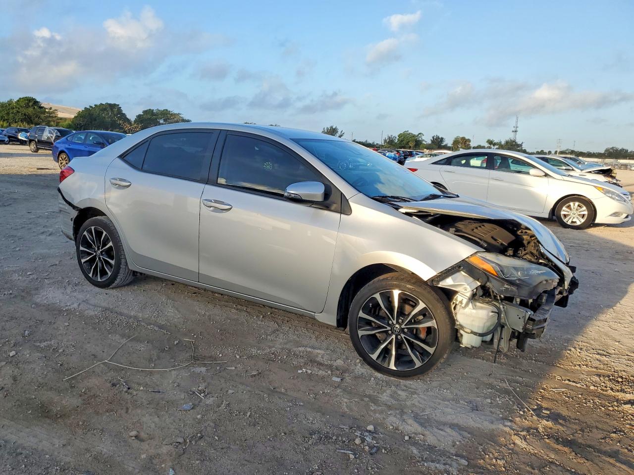 2017 TOYOTA COROLLA SE photo 4