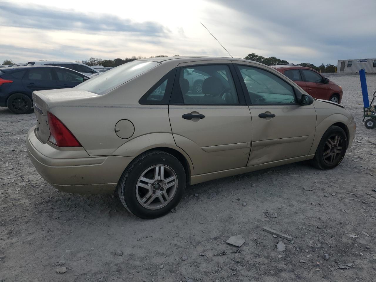 2002 FORD FOCUS SE photo 3