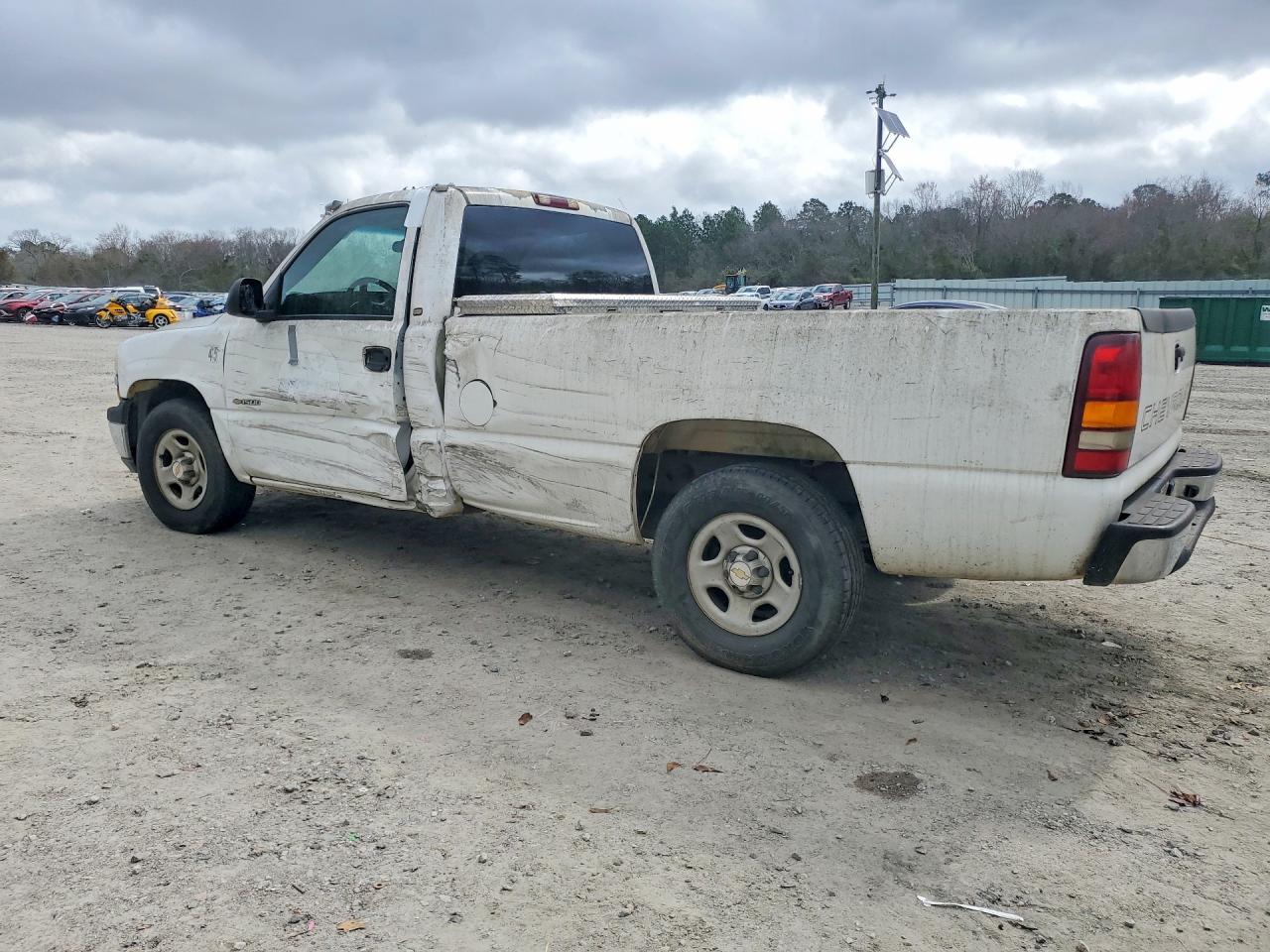 2002 CHEVROLET SILVERADO C1500 photo 2