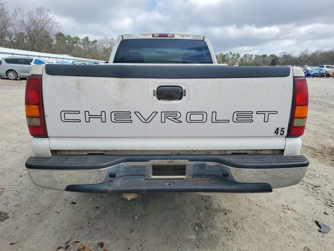 2002 CHEVROLET SILVERADO C1500 photo 6