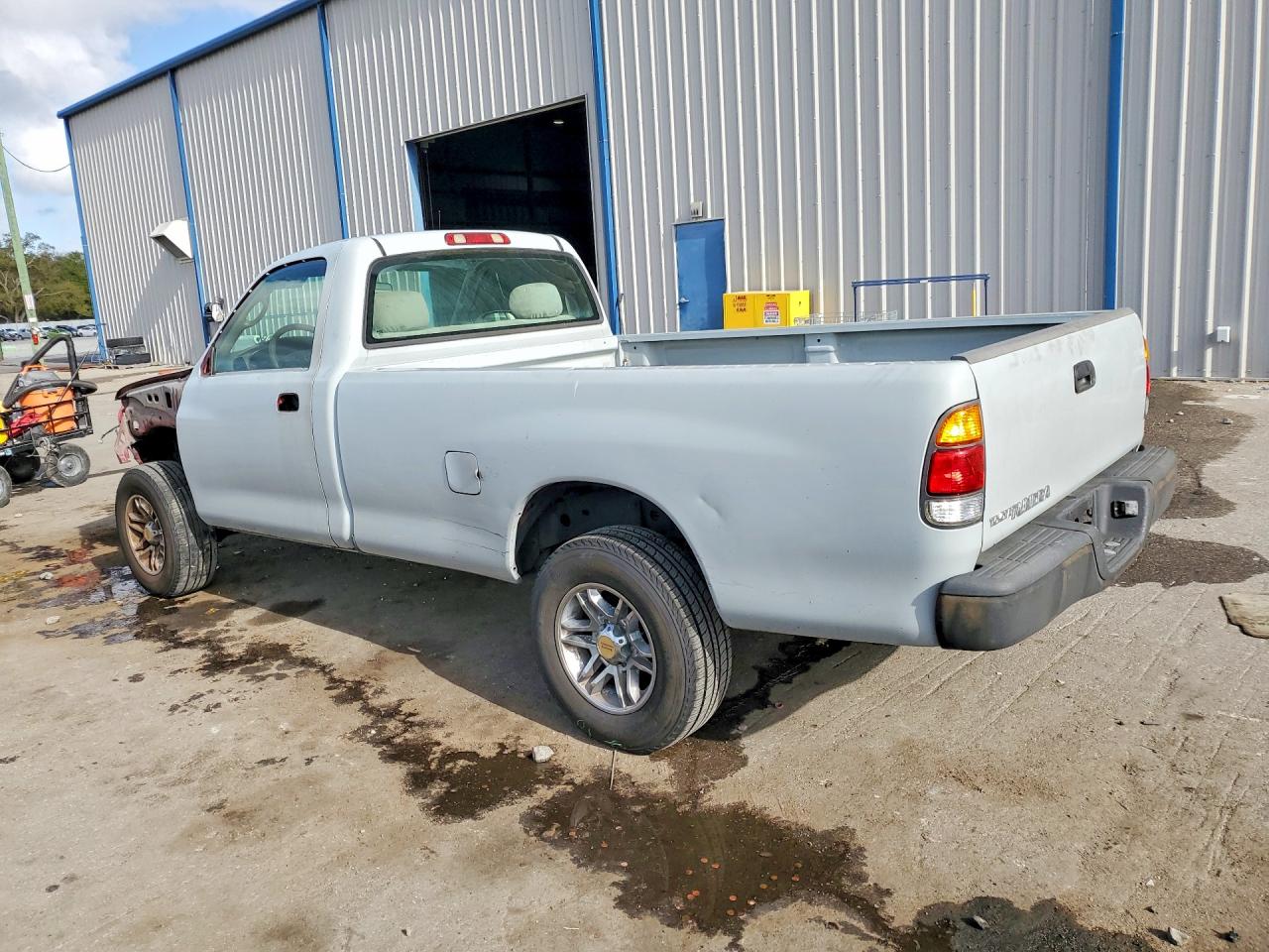 2003 TOYOTA TUNDRA BASE photo 2