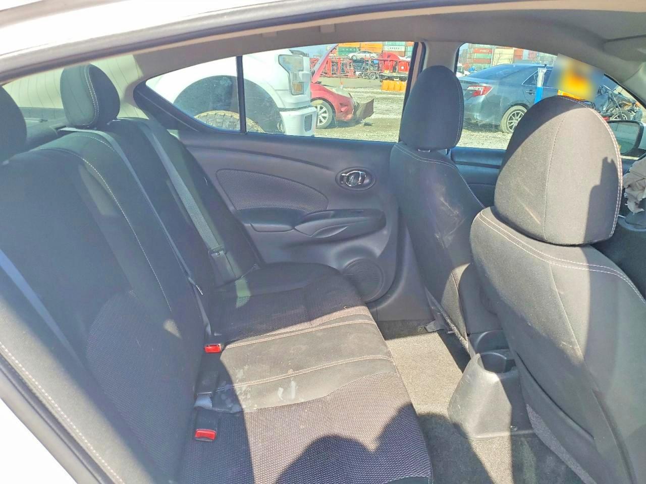 2018 NISSAN VERSA SV photo 10