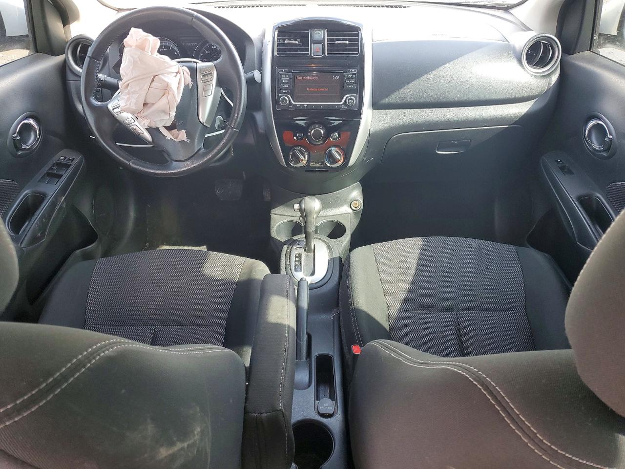 2018 NISSAN VERSA SV photo 8