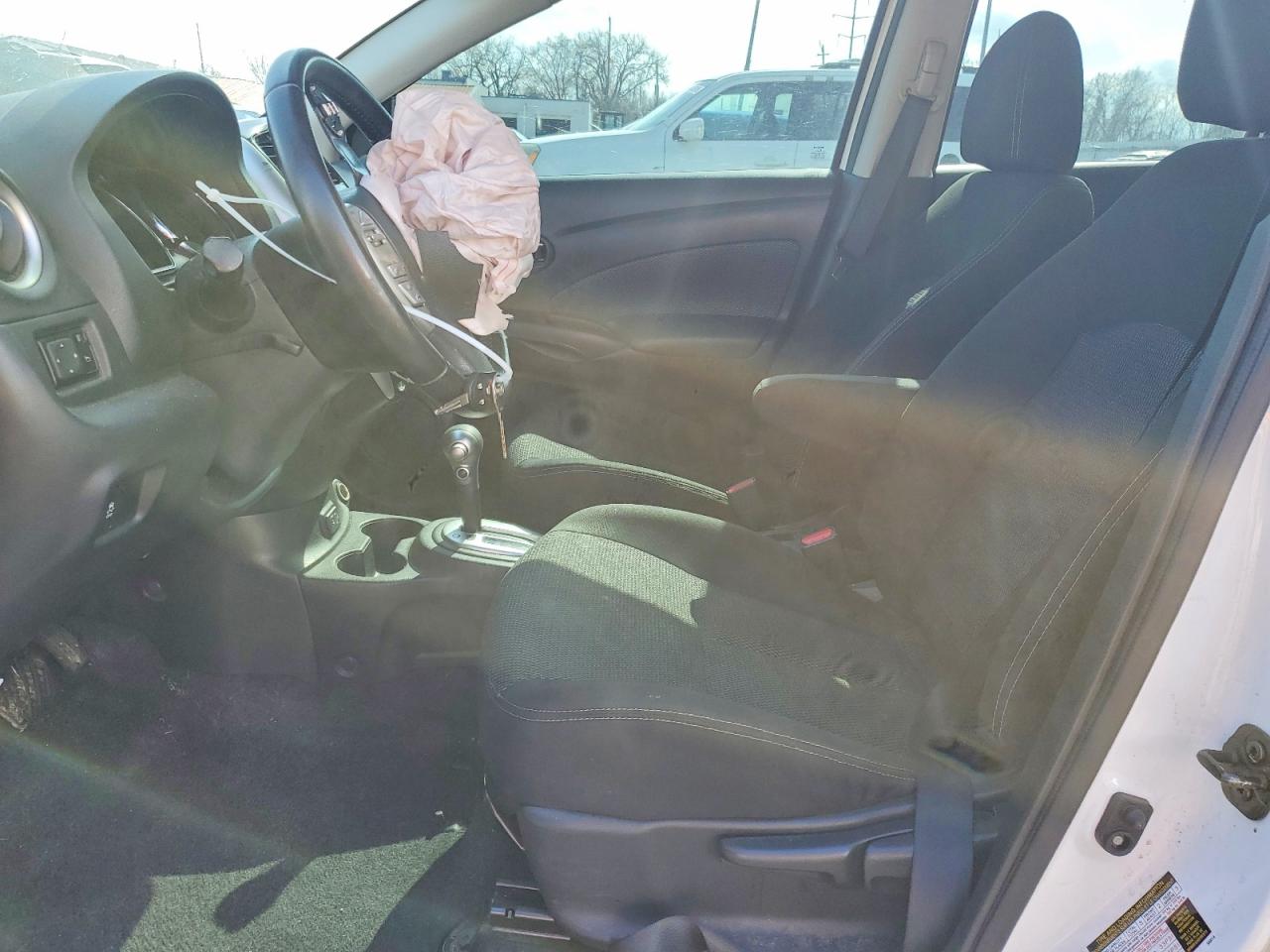 2018 NISSAN VERSA SV photo 7