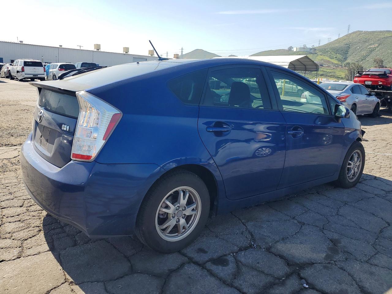 2011 TOYOTA PRIUS TWO photo 5