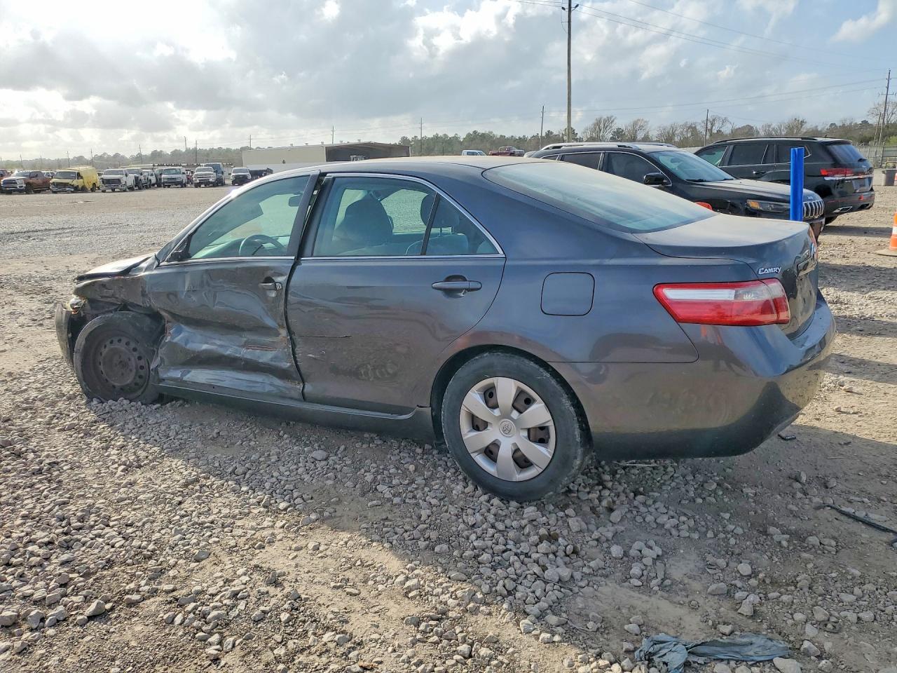 2009 TOYOTA CAMRY LE photo 2