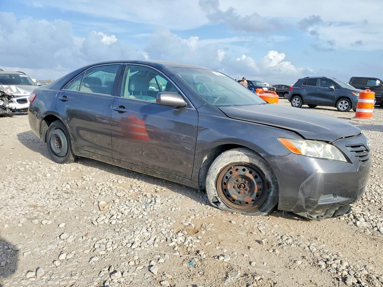 2009 TOYOTA CAMRY LE photo 4