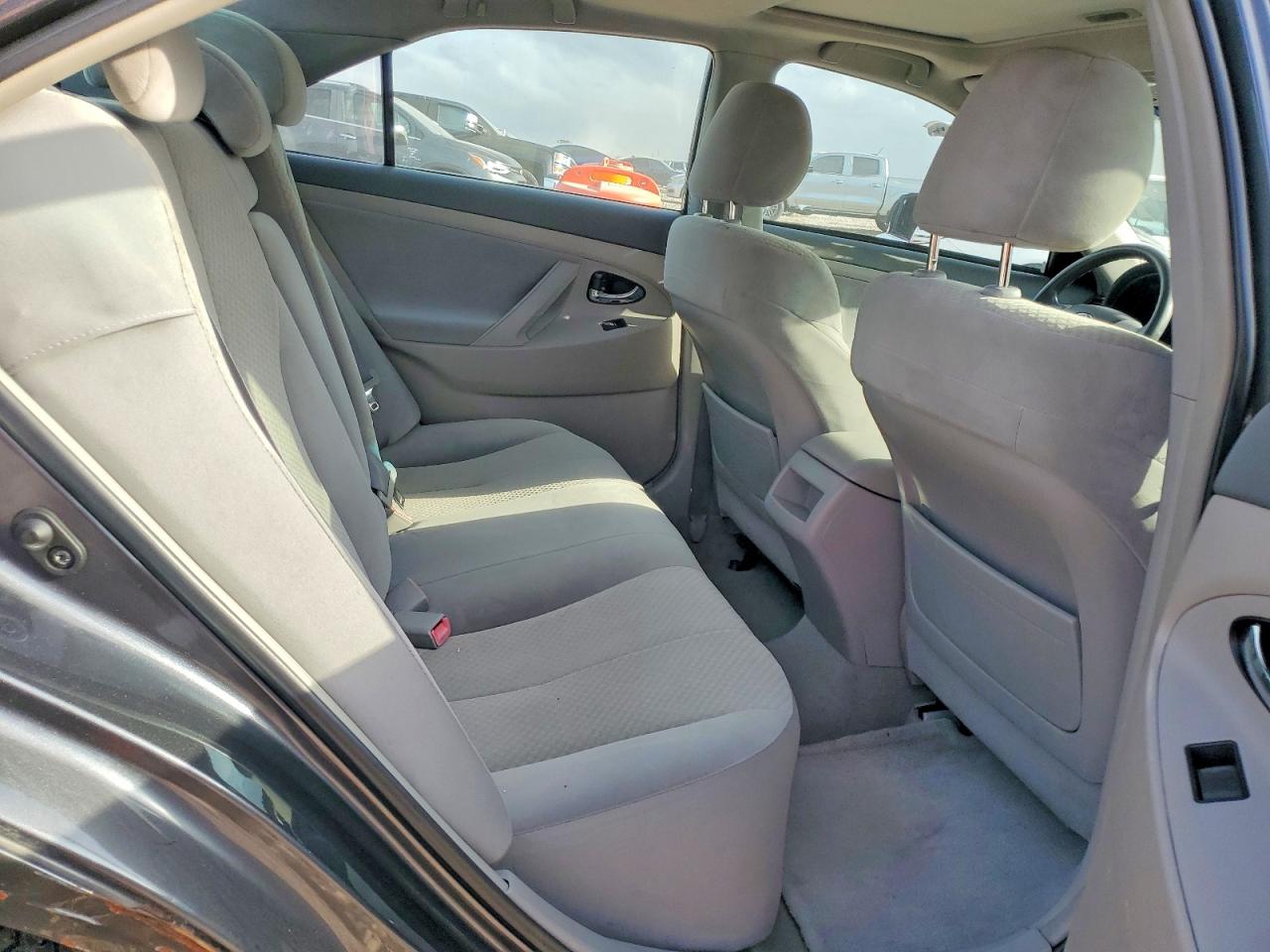2009 TOYOTA CAMRY LE photo 10