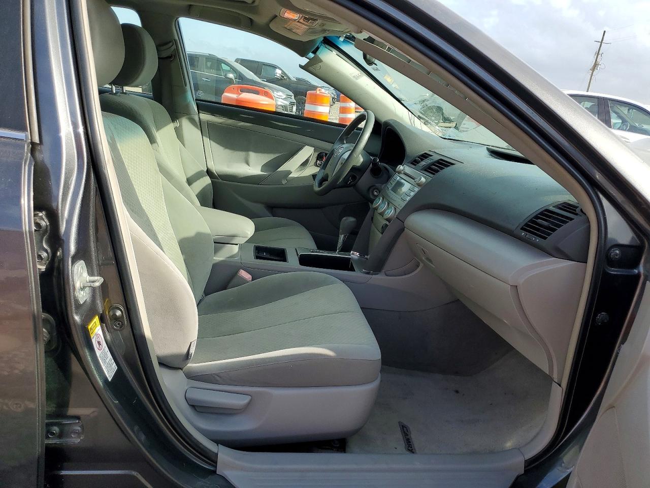 2009 TOYOTA CAMRY LE photo 7