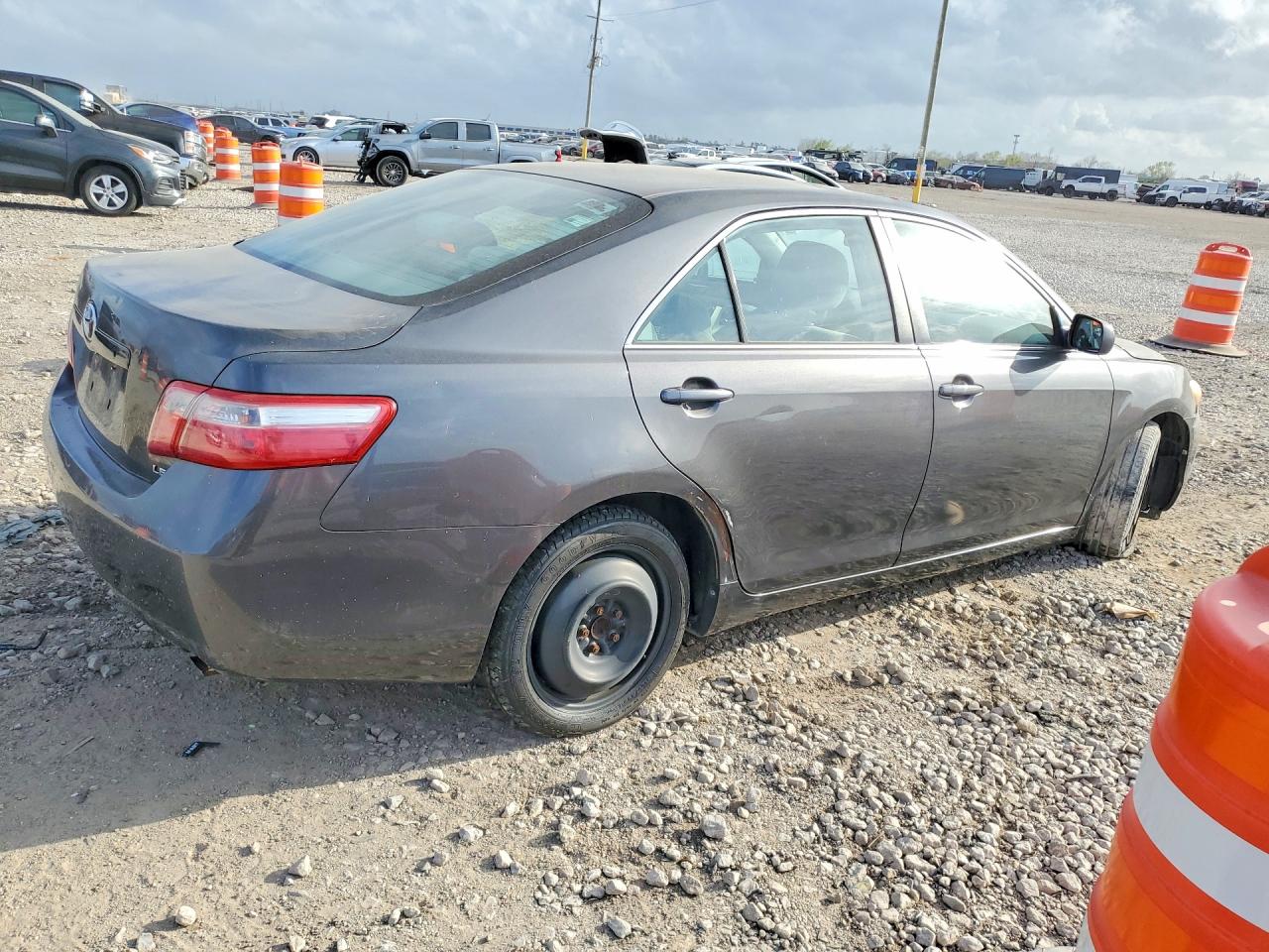 2009 TOYOTA CAMRY LE photo 3