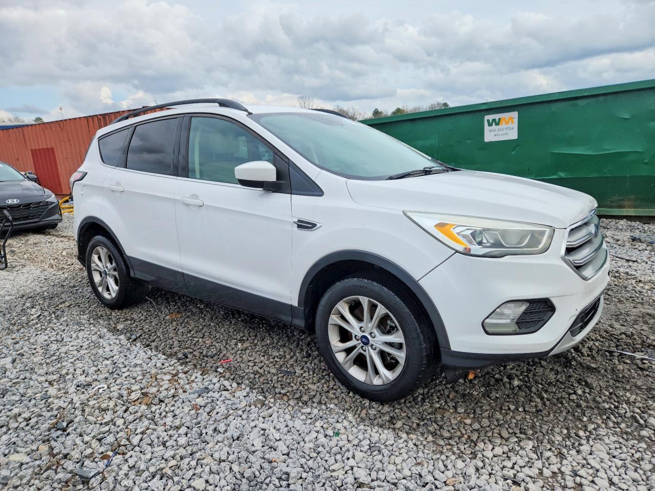 2017 FORD ESCAPE SE photo 4