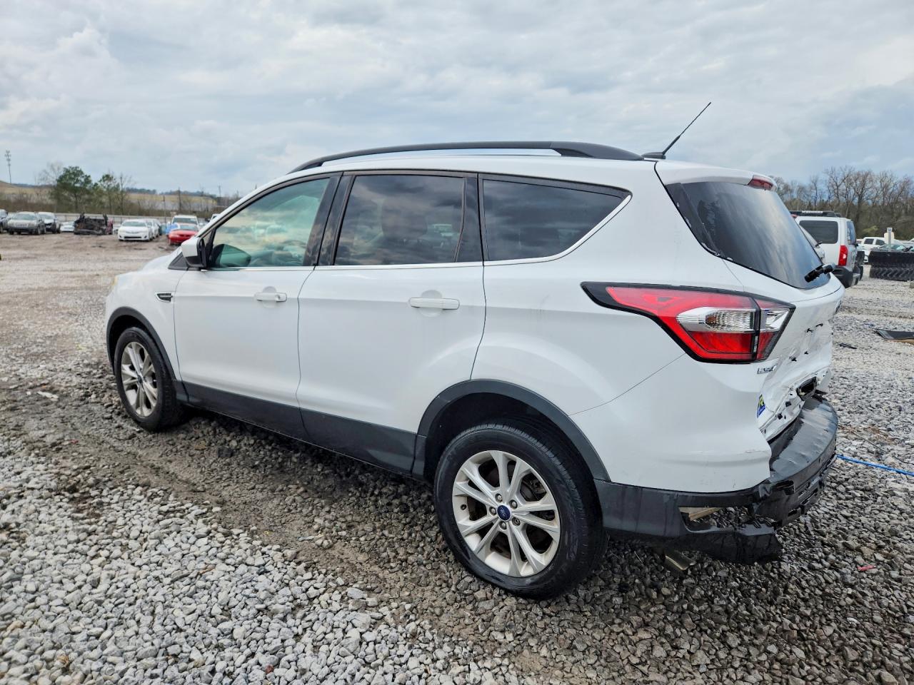 2017 FORD ESCAPE SE photo 2