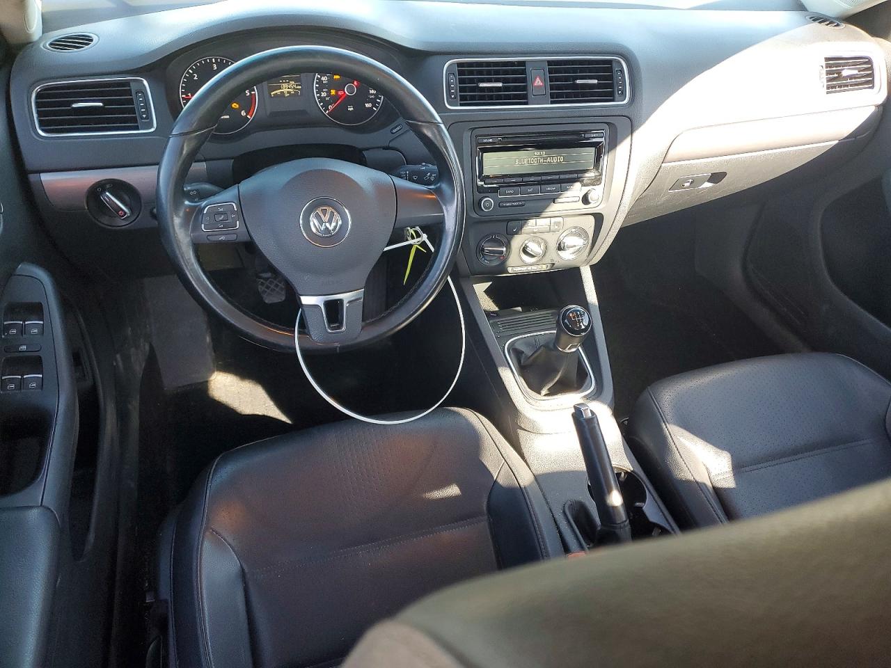2014 VOLKSWAGEN JETTA TDI photo 8