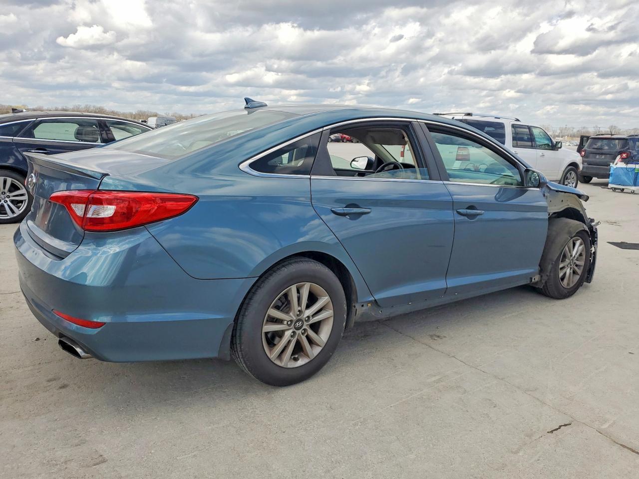 2017 HYUNDAI SONATA SE photo 5