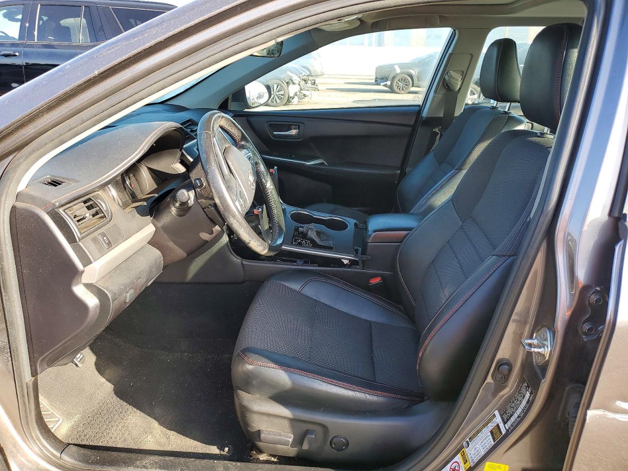2016 TOYOTA CAMRY SE photo 13