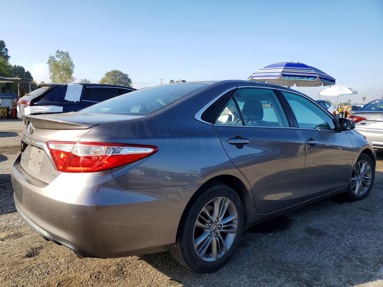 2016 TOYOTA CAMRY SE photo 5