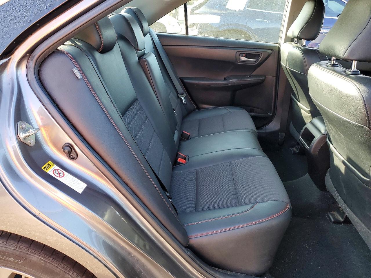 2016 TOYOTA CAMRY SE photo 19