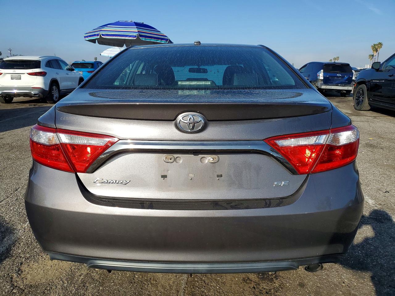 2016 TOYOTA CAMRY SE photo 11