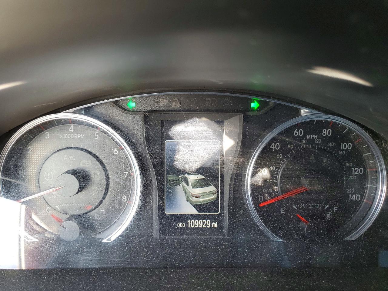 2016 TOYOTA CAMRY SE photo 17