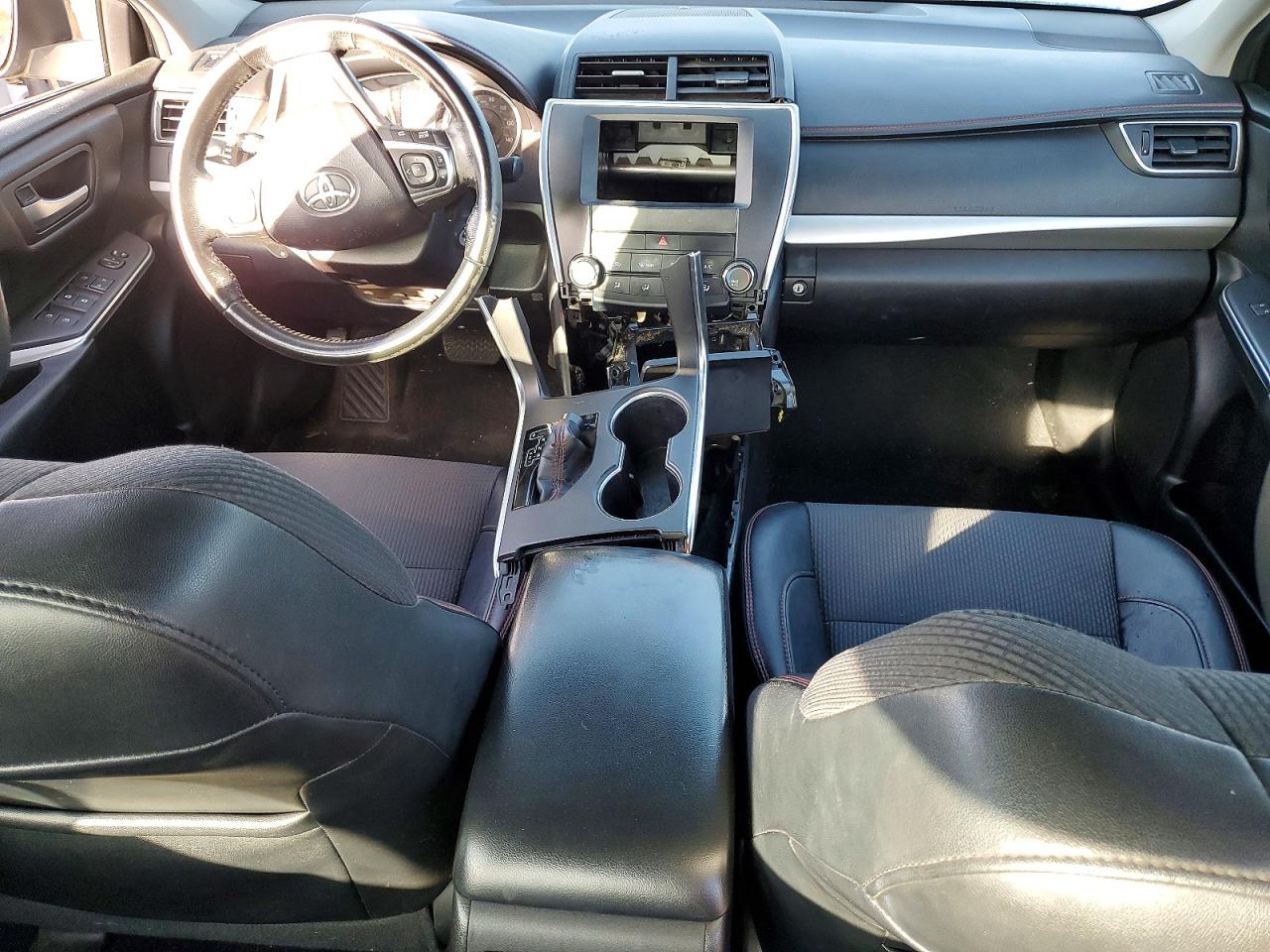 2016 TOYOTA CAMRY SE photo 15