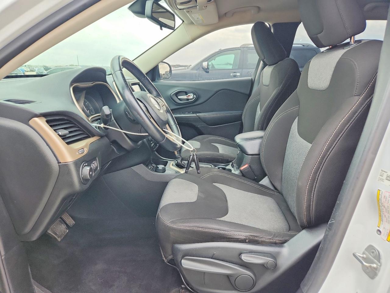 2014 JEEP CHEROKEE LATITUDE photo 13