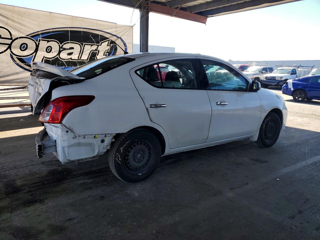 2014 NISSAN VERSA 1.6 SV photo 9