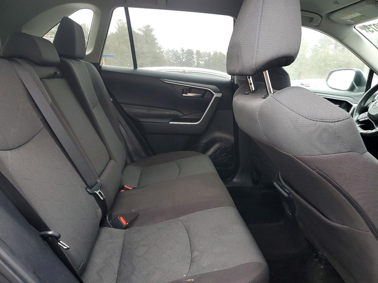 2025 TOYOTA RAV4 XLE photo 11