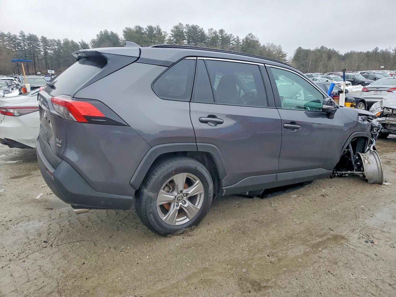 2025 TOYOTA RAV4 XLE photo 3