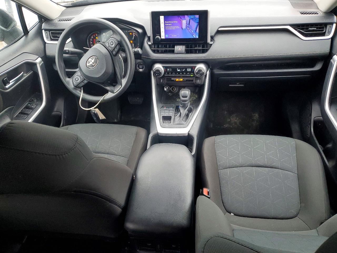 2025 TOYOTA RAV4 XLE photo 8