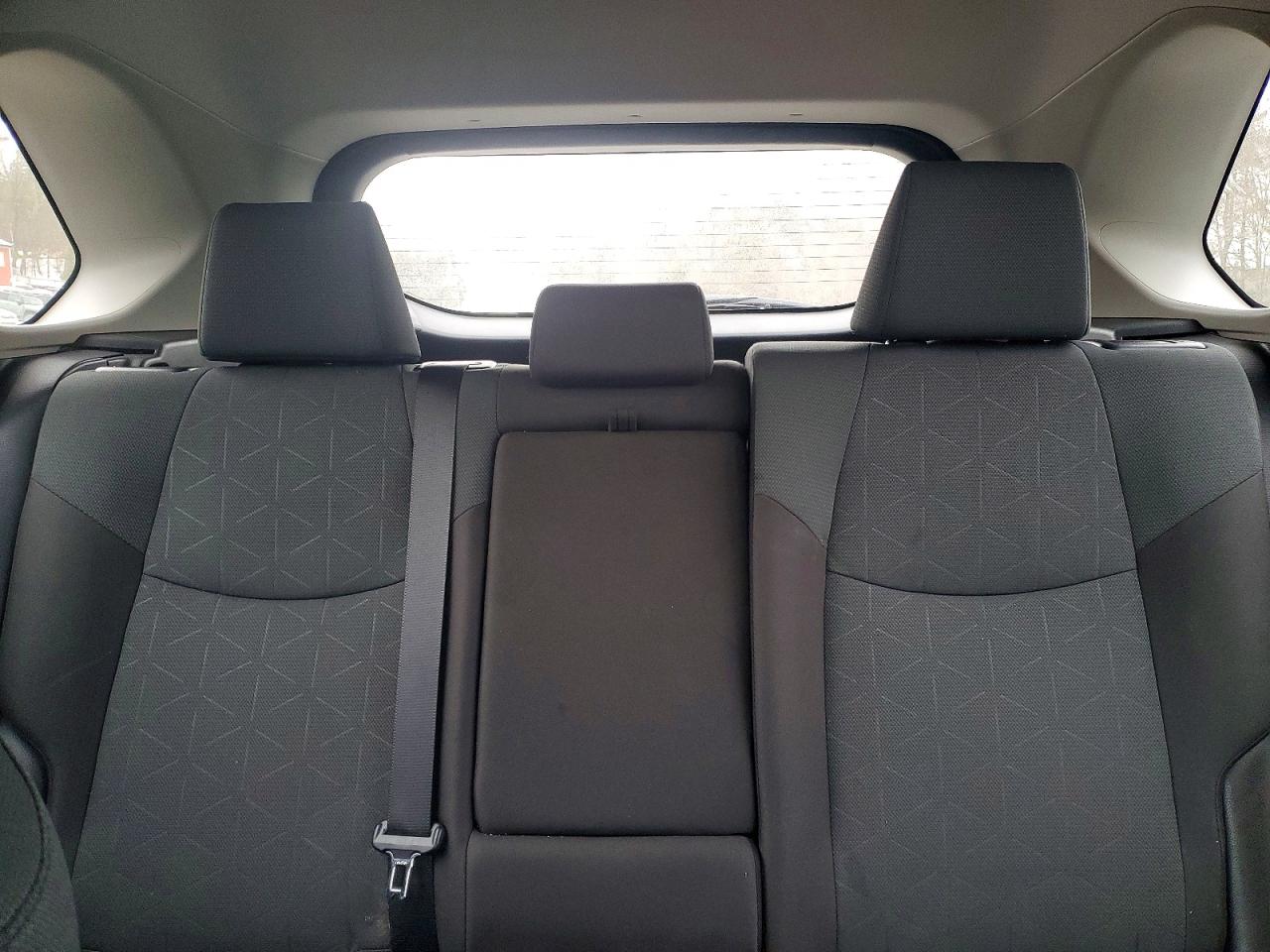 2025 TOYOTA RAV4 XLE photo 10