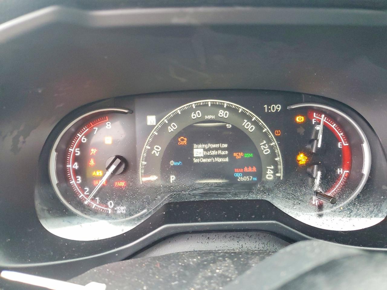 2025 TOYOTA RAV4 XLE photo 9