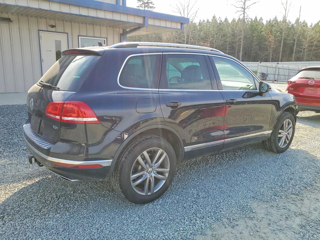 2016 VOLKSWAGEN TOUAREG TDI photo 3