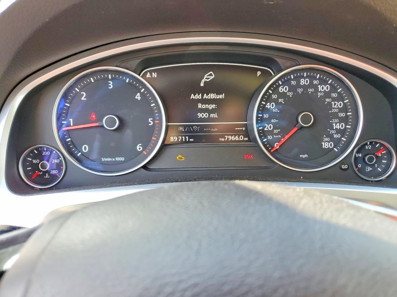 2016 VOLKSWAGEN TOUAREG TDI photo 9