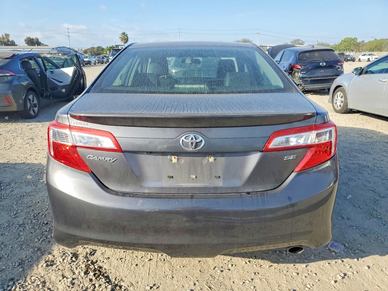 2014 TOYOTA CAMRY SE photo 6