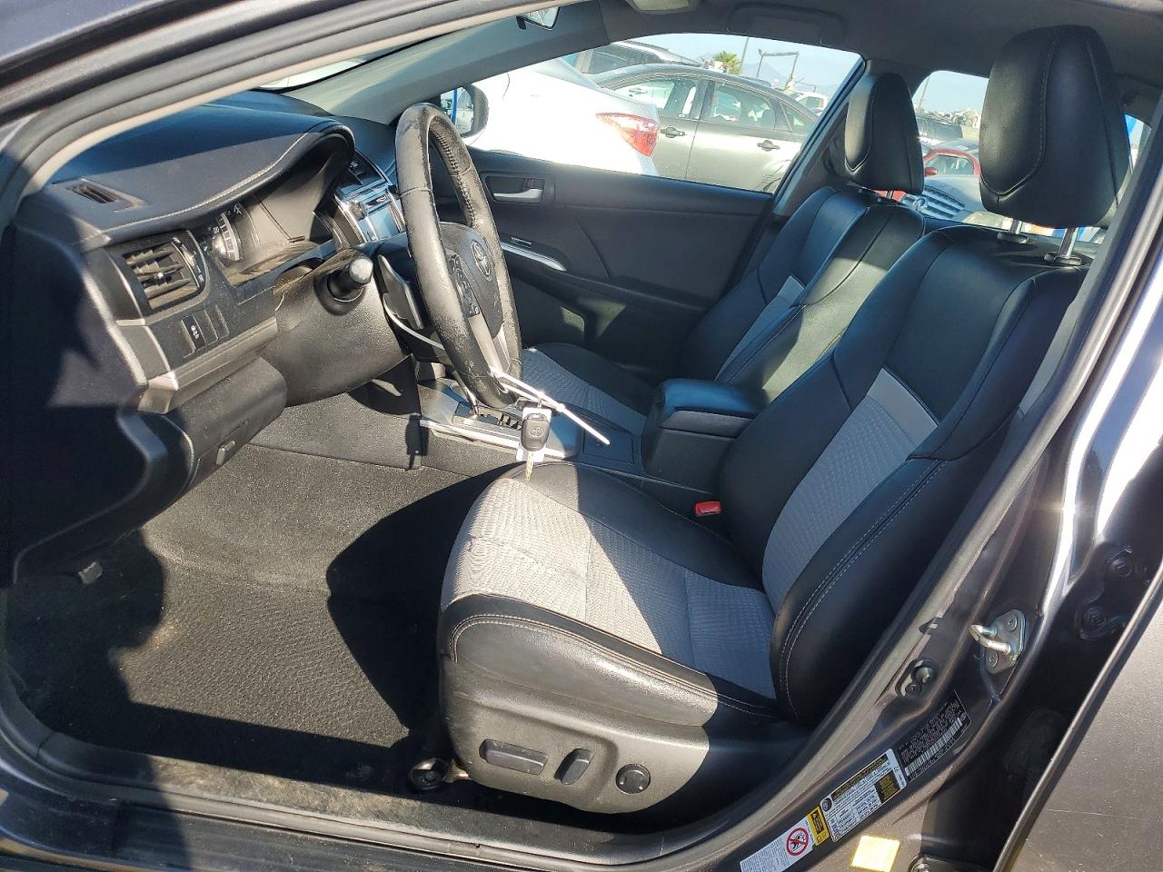 2014 TOYOTA CAMRY SE photo 7
