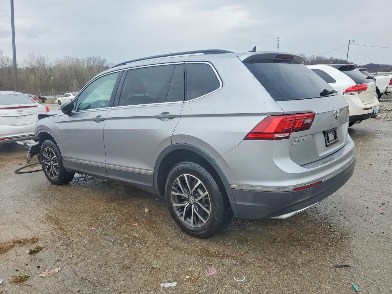 2020 VOLKSWAGEN TIGUAN SE photo 3